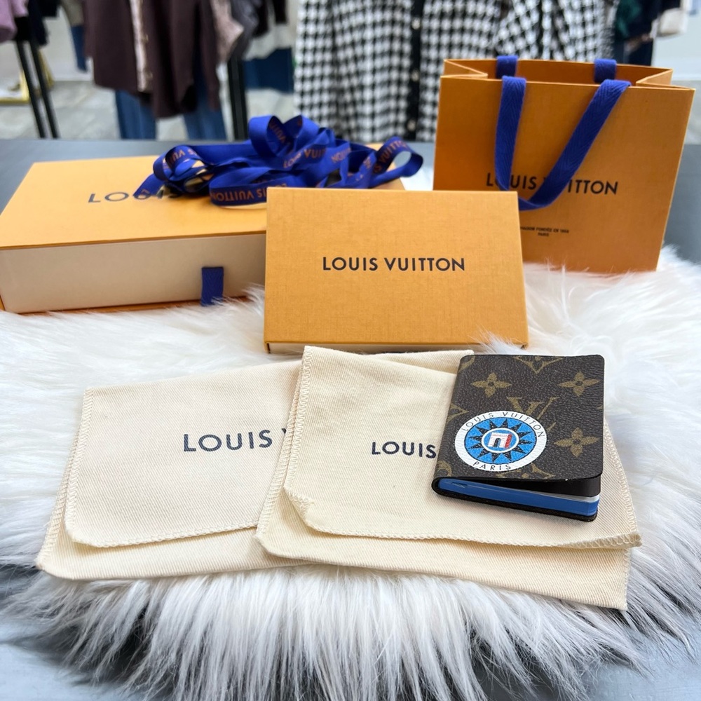 AUTHENTIC Louis Vuitton mini notebook with 2 boxes etc